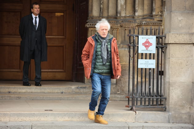 Jean-Luc Moreau sort de l'&eacute;glise apr&egrave;s les obs&egrave;ques de Philippe Tesson