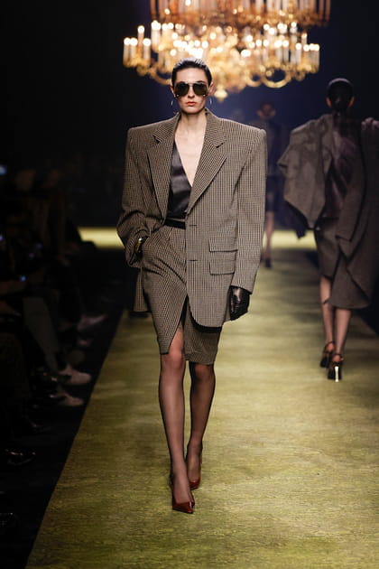 Look 32&nbsp;du d&eacute;fil&eacute; Saint Laurent