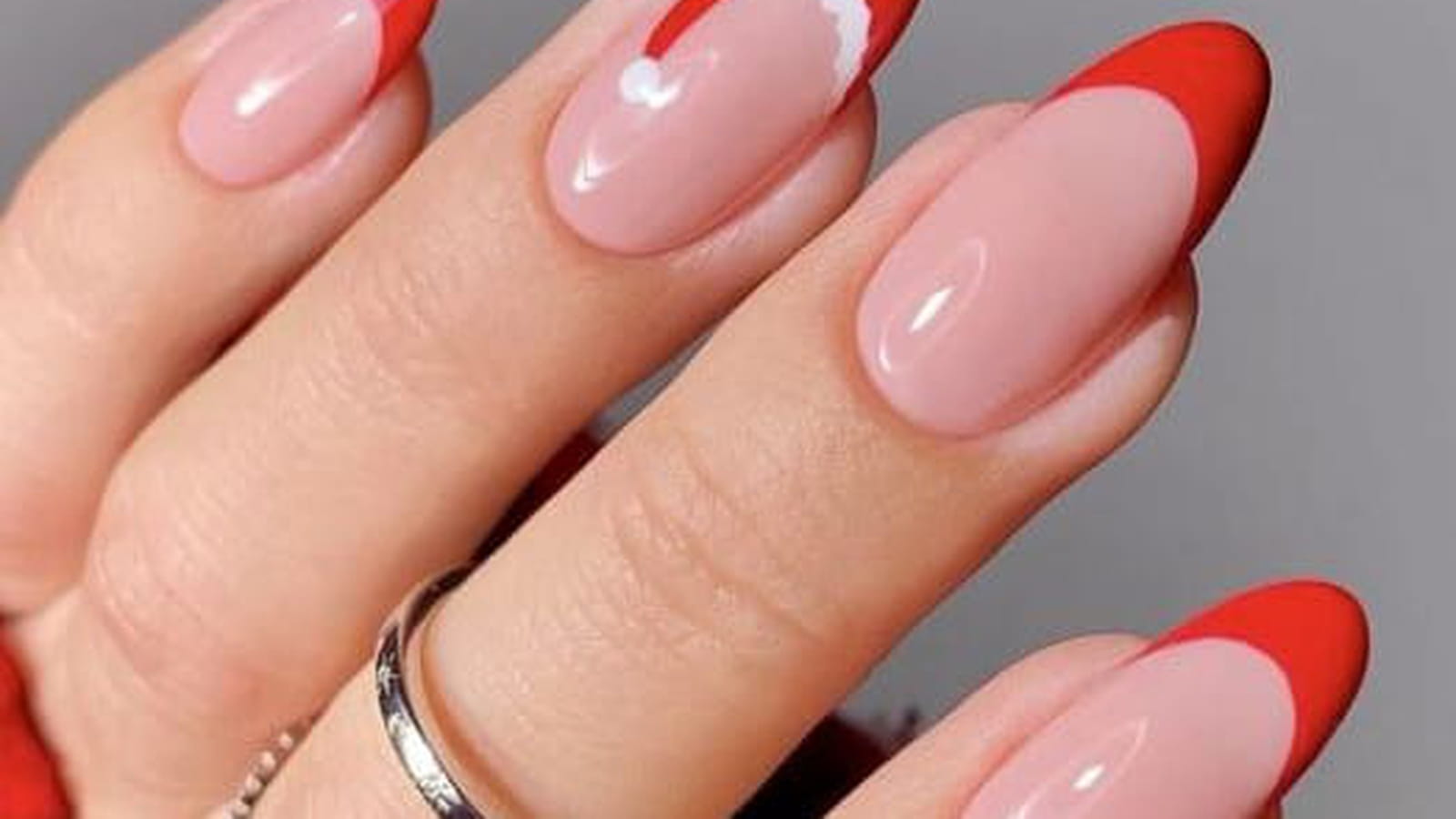 Nail art bonnet de Noël 