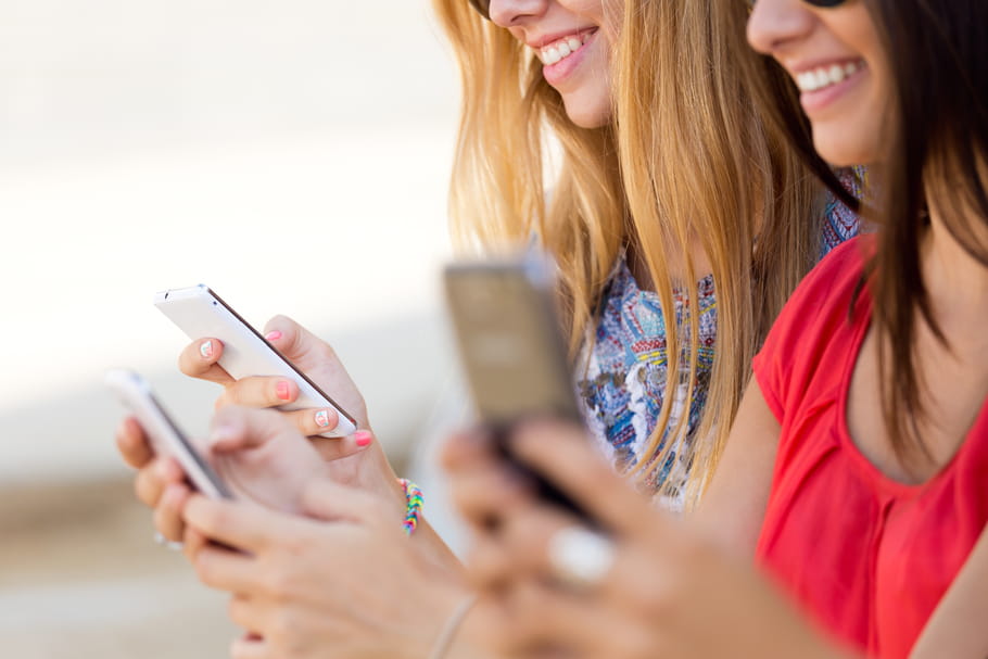 Folie des smartphones : pourriez-vous passer un été déconnecté ?