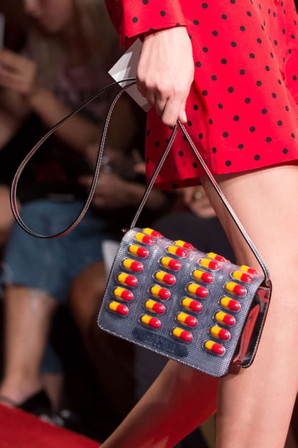 Le sac g&eacute;lules du d&eacute;fil&eacute; Moschino
