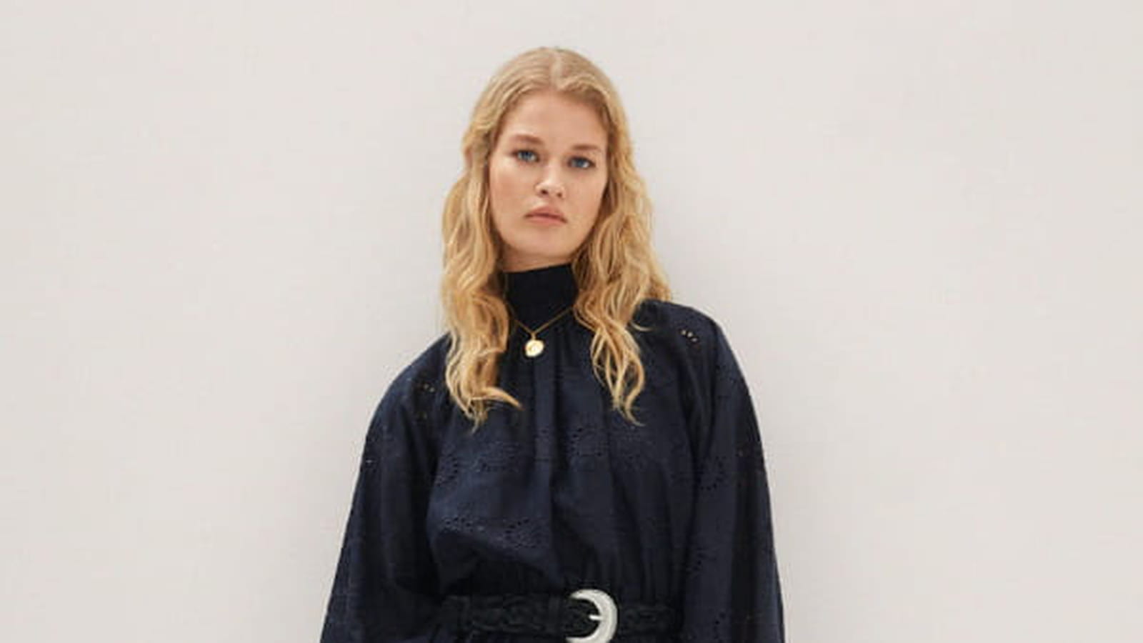 Robe à détails ajourés Mango 
