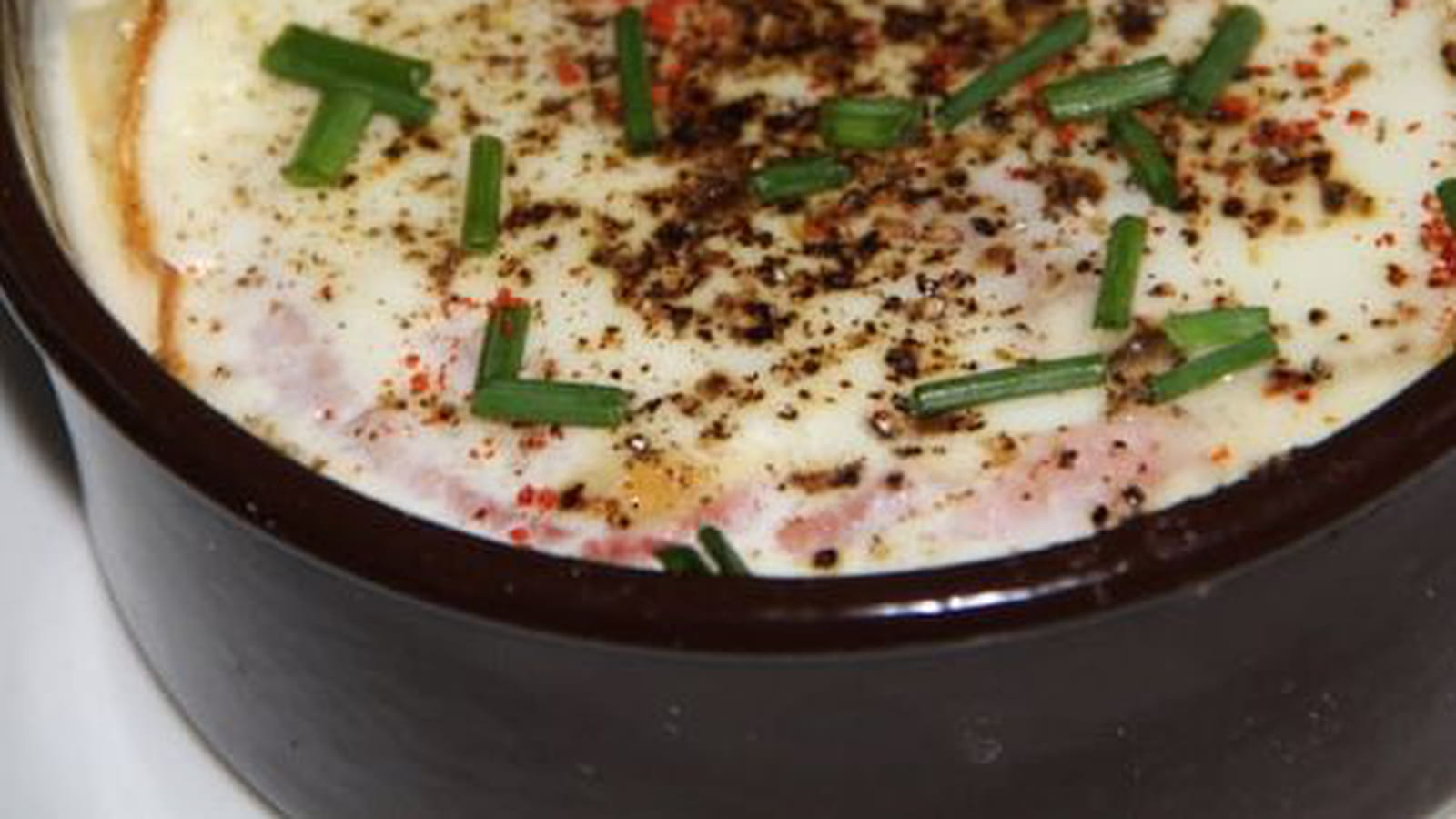 Oeufs cocotte au jambon et Saint-Nectaire