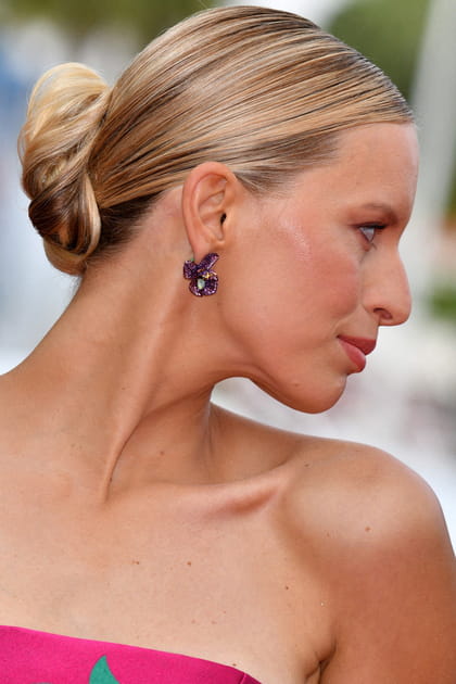 Le chignon avec balayage blond de Karolina Kurkova