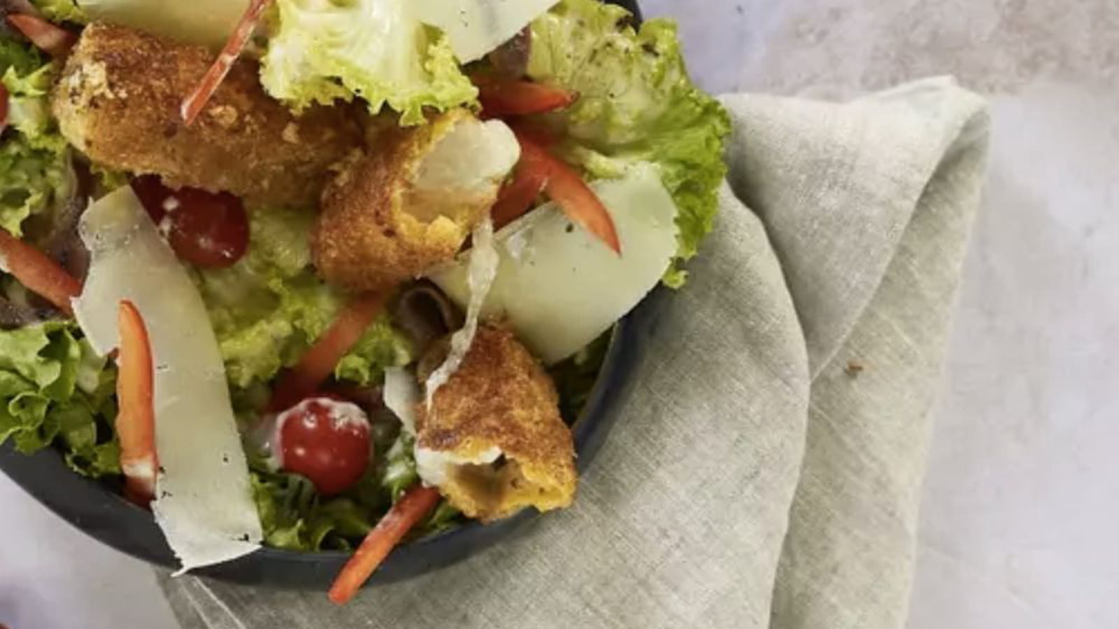 Salade césar à l'AOP Ossau-Iraty