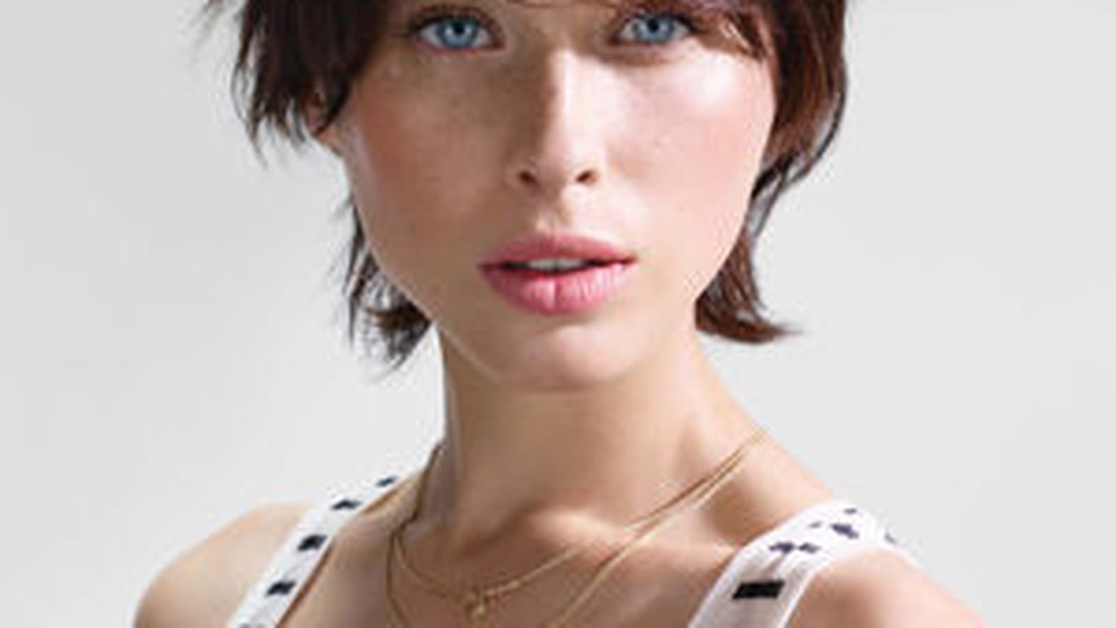 Coupe boyish et nuque longue 