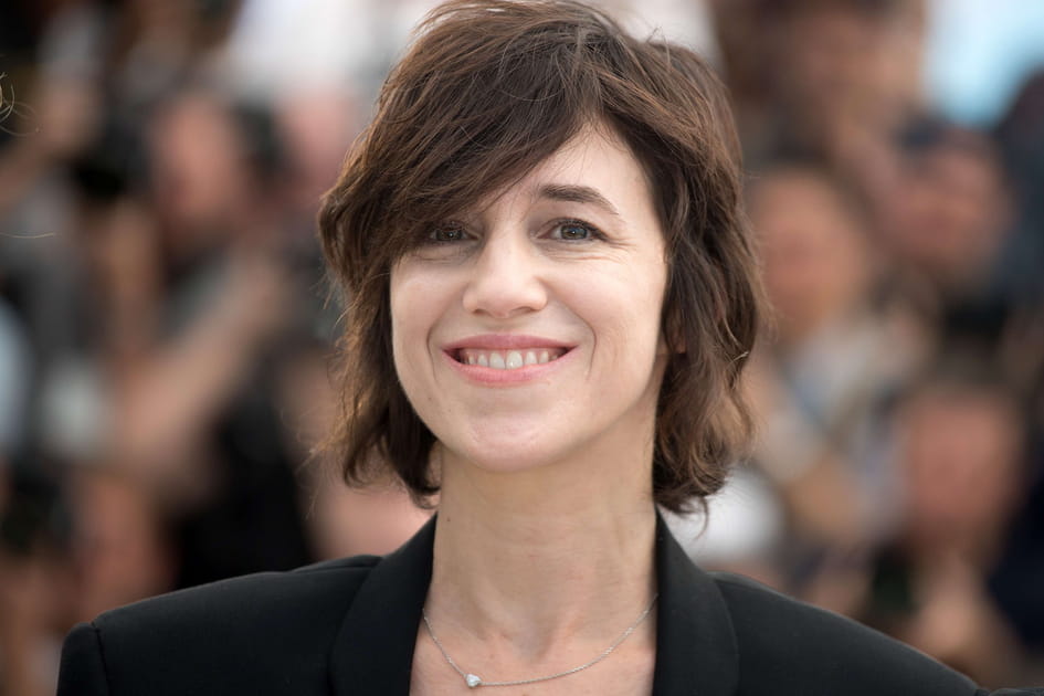 Les ondulations naturelles de Charlotte Gainsbourg