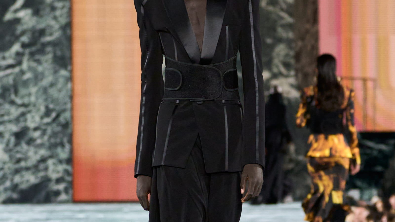 Look 97