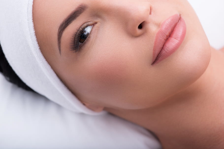 Sourcil permanent : technique, prix, entretien du maquillage permanent des sourcils