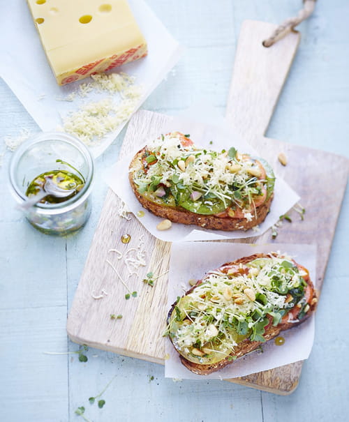Bruschetta de tomates de saison et L’Emmentaler AOP Suisse