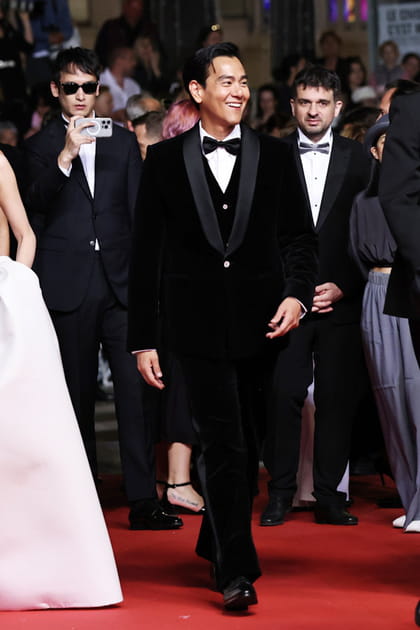 Eddie Peng en smoking noir en velours Louis Vuitton