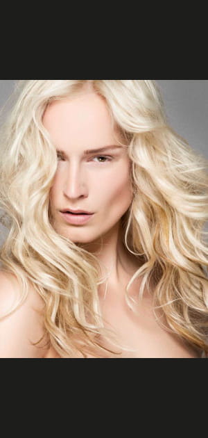 Le blond platine de L'Or&eacute;al Professionnel