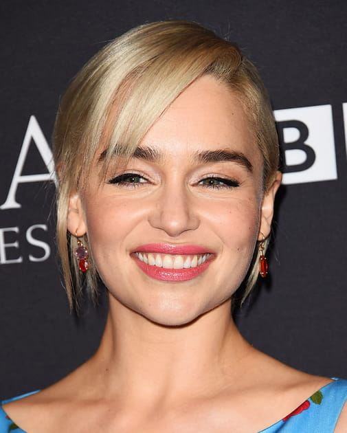 Le carr&eacute; blond asym&eacute;trique d'Emilia Clarke
