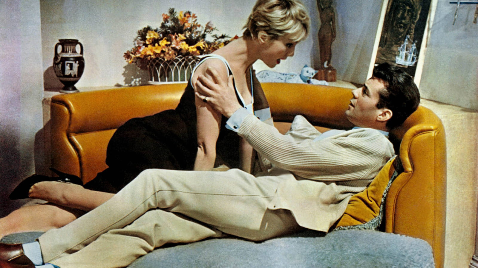 Mylène Demongeot et Dirk Bogarde dans "Docteur en détresse" en 1963