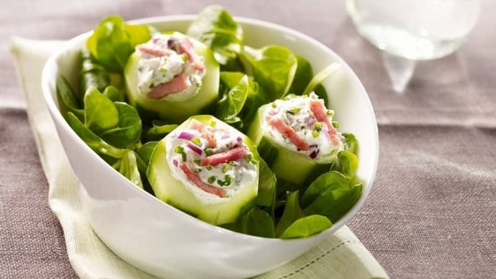 Rondelles de concombre au fromage frais