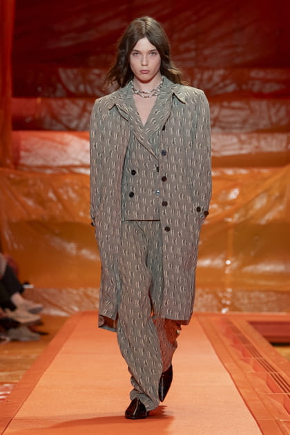 Look 33 du défilé Louis Vuitton printemps-été 2024