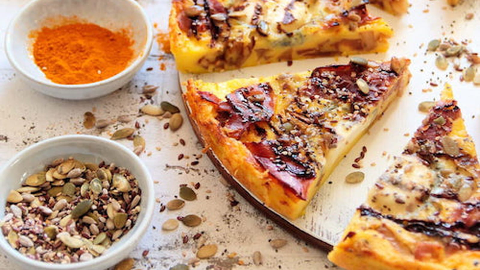 Quiche sans pâte au jambon cru, chèvre et pommes