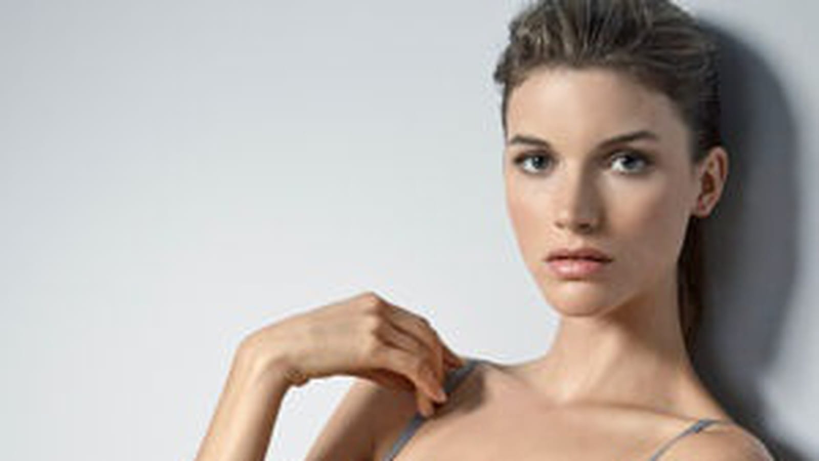 Soutien-gorge et culotte gris de Oysho