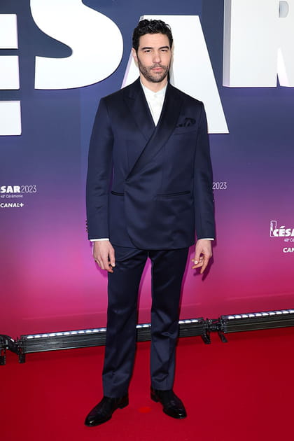 Tahar Rahim en costume croisé Louis Vuitton