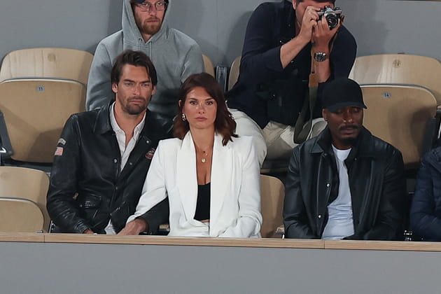 Camille Lacourt et Alice Dettolenaere, assis près d'Harry Roselmack à Roland-Garros