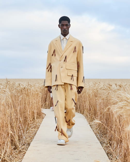 D&eacute;fil&eacute; Jacquemus printemps-&eacute;t&eacute; 2021, passage 4
