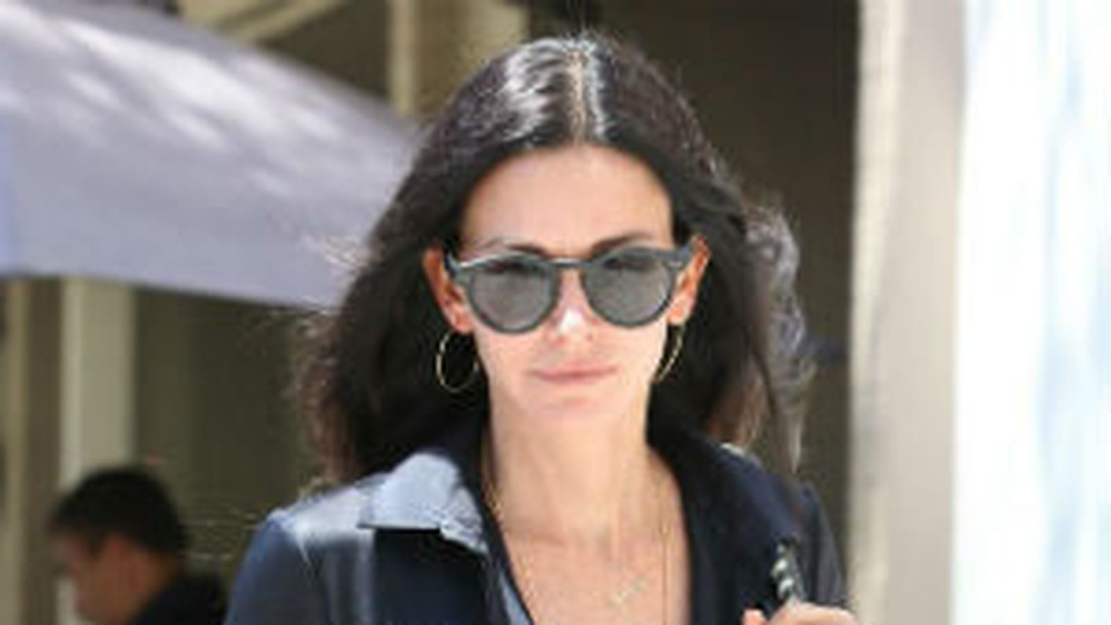La blouse noire de Courteney Cox