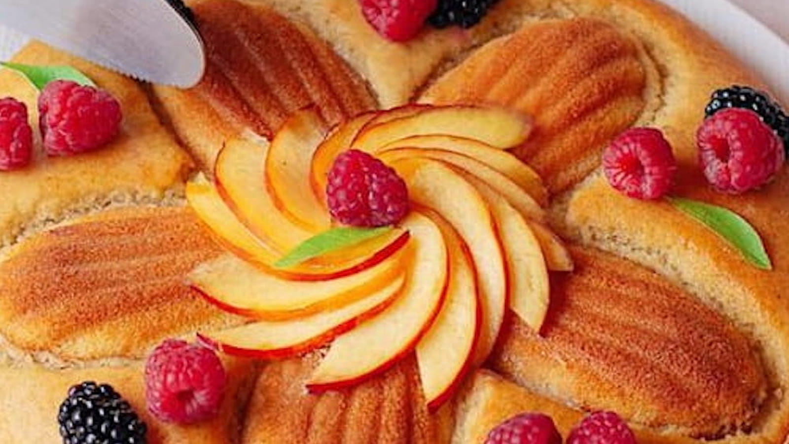 Gâteau moelleux à la vanille et aux madeleines pur beurre Bonne Maman