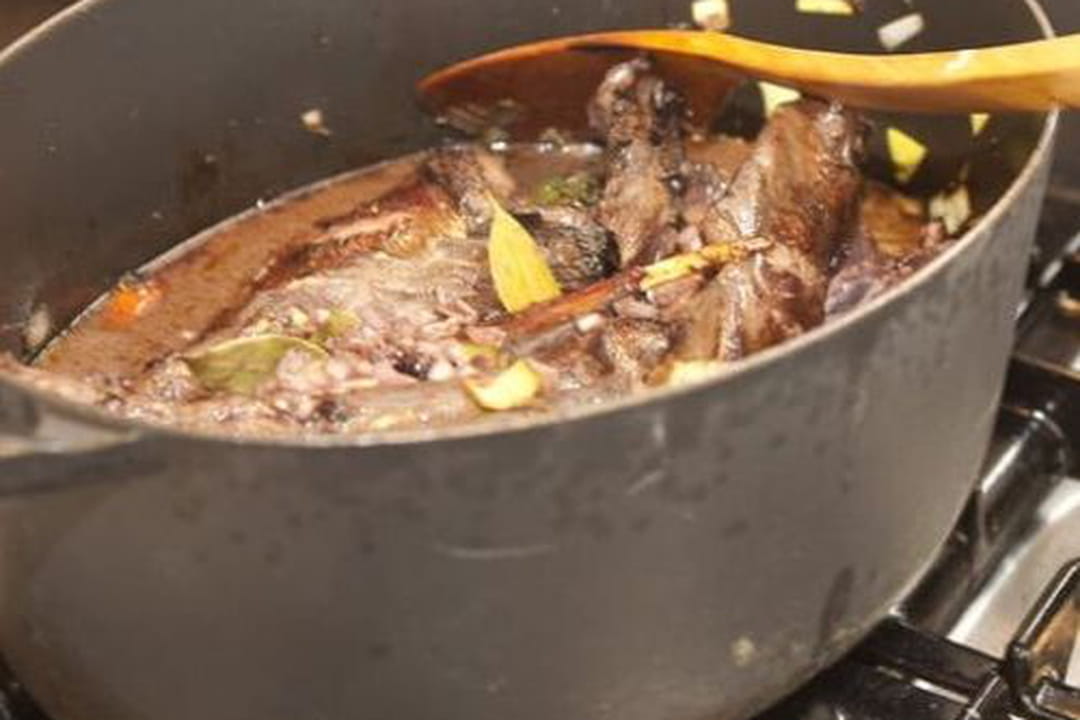 Civet de lapin au vin rouge