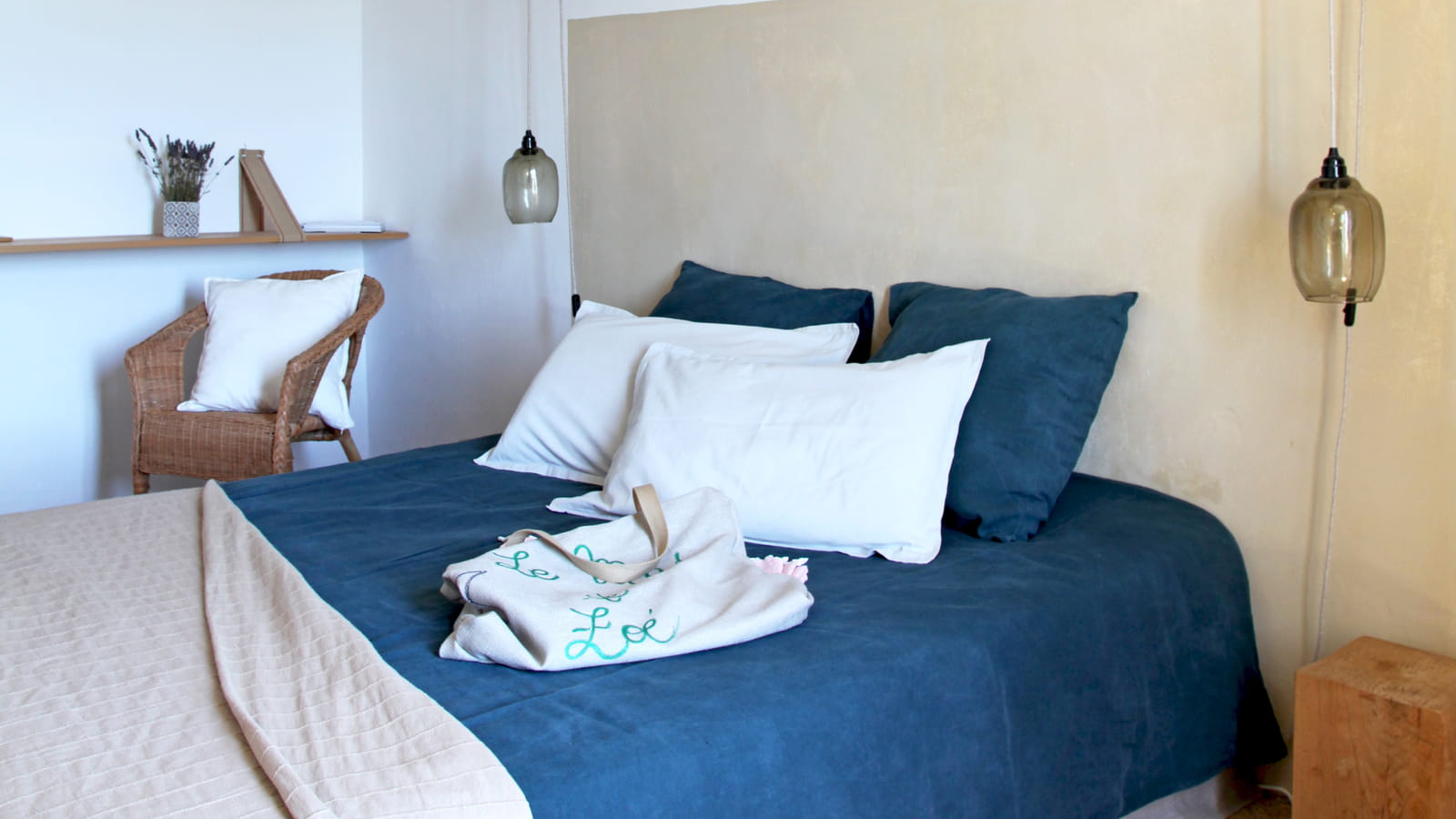 Tête de lit en aplat beige