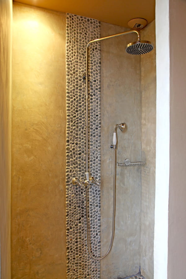 douche-italienne-mur-galets