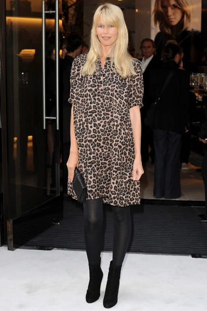 Claudia Schiffer en robe l&eacute;opard