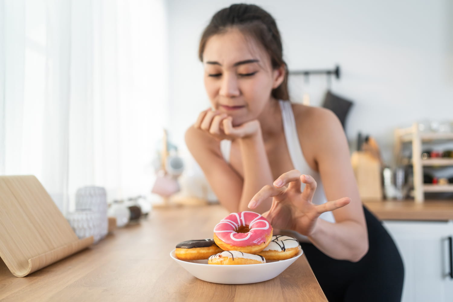 This express snack cuts out sweet cravings — no one thinks of it to lighten the figure