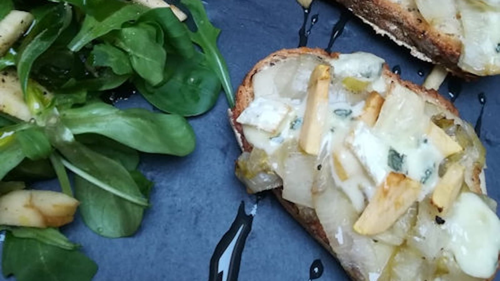 Tartines endives, bleu et pommes