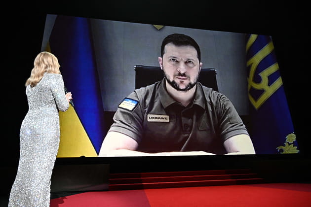 Volodymyr Zelensky prend la parole &agrave; la c&eacute;r&eacute;monie d'ouverture