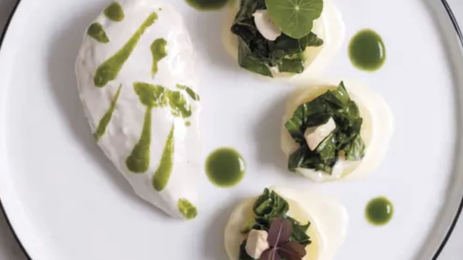 Poularde fermière pochée, crème d'ail et gratin dauphinois par Pierre Augé