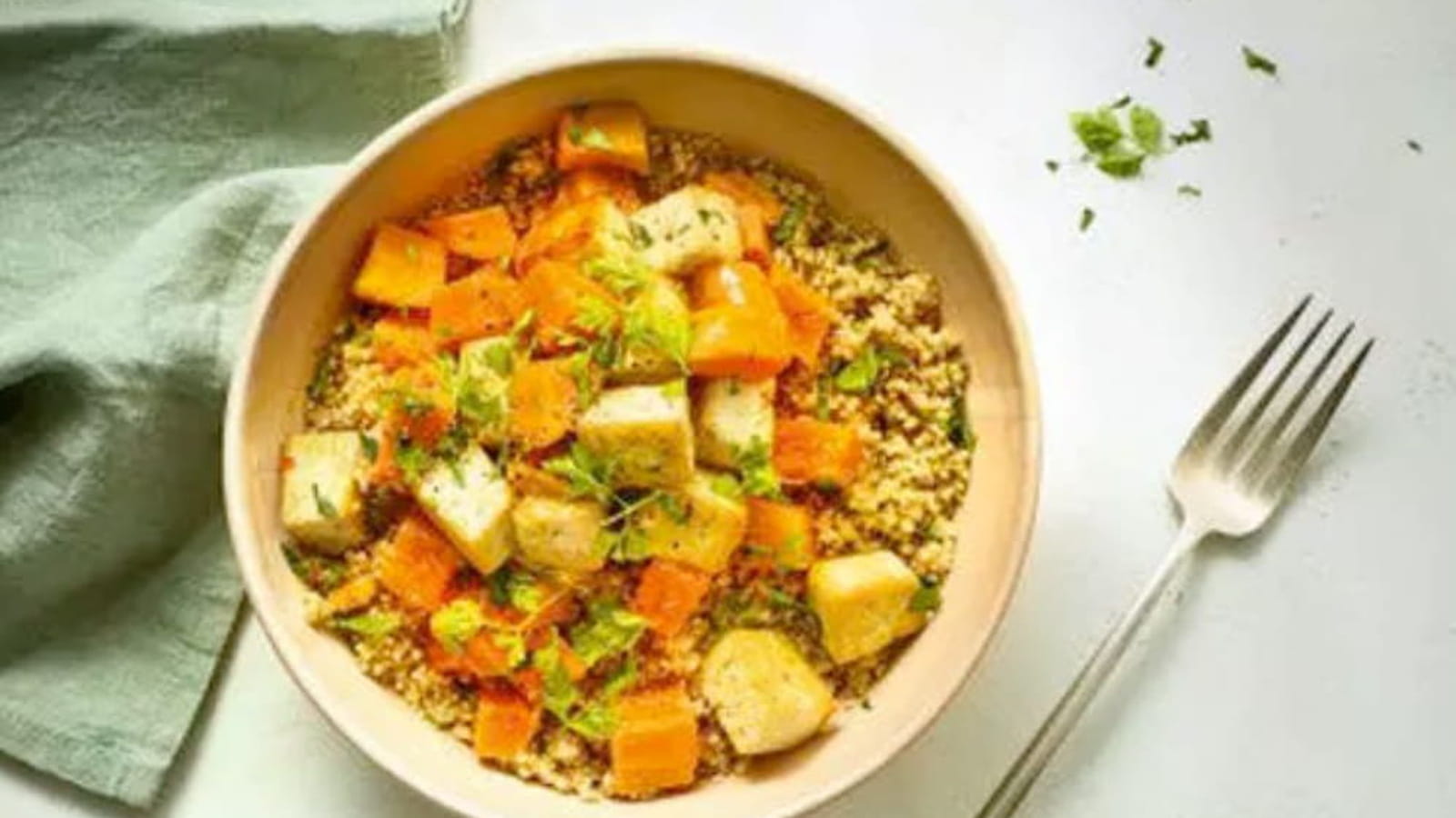 Veggie bowl de quinoa à la patate douce