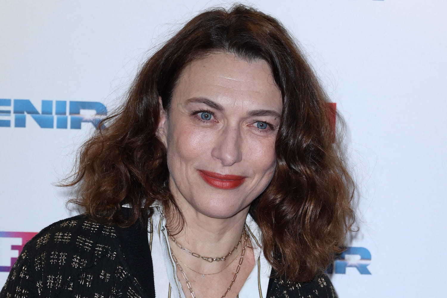 this famous singer to whom she “broke two teeth” and “punctured an eardrum”