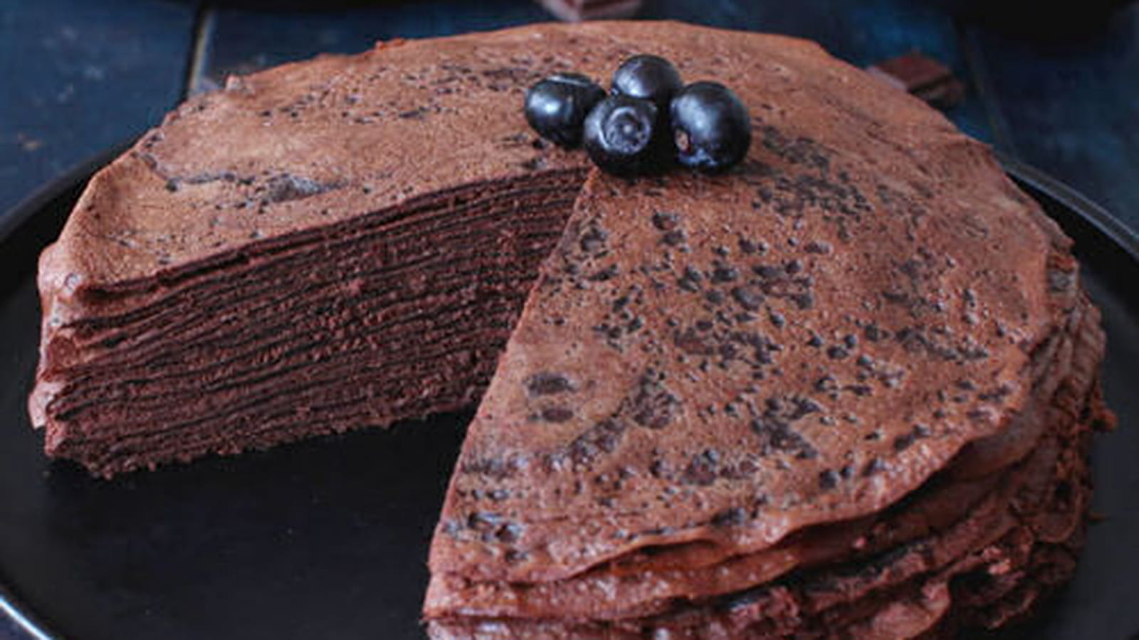 Gâteau de crêpes au chocolat intense