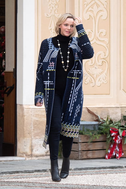 Apr&egrave;s&nbsp;: Charl&egrave;ne de Monaco &agrave; 41&nbsp;ans en long gilet &agrave; motifs et total look noir