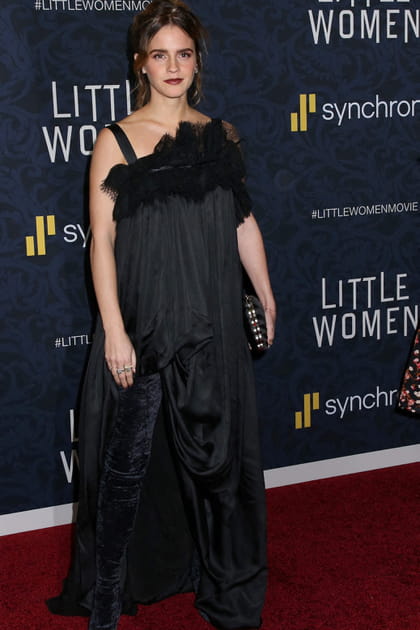 Emma Watson en robe noire asymétrique