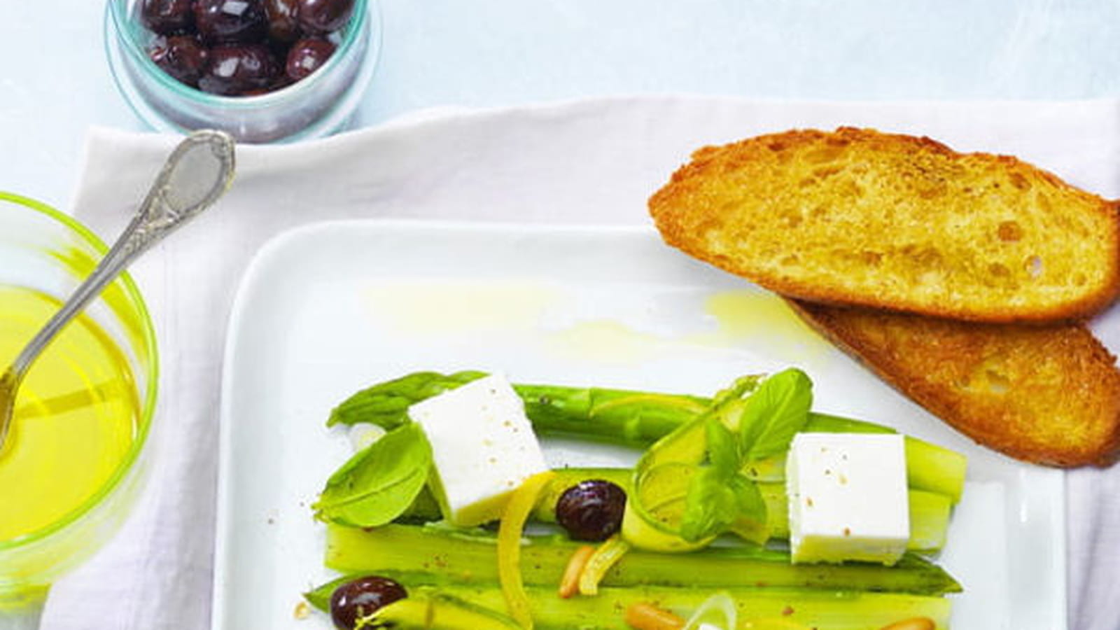 Asperges vertes, olives et citron