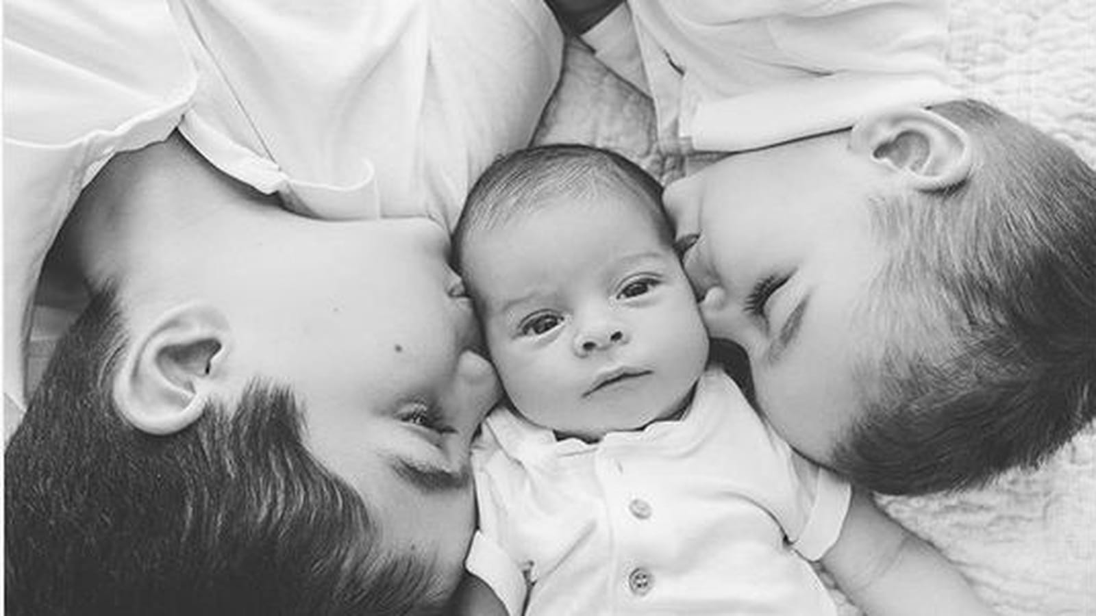 Photo de bébé et ses frères