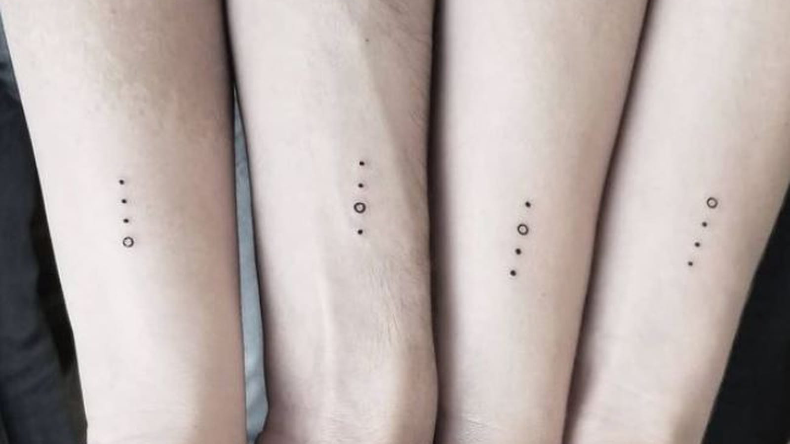 Points minimalistes sur l'avant-bras