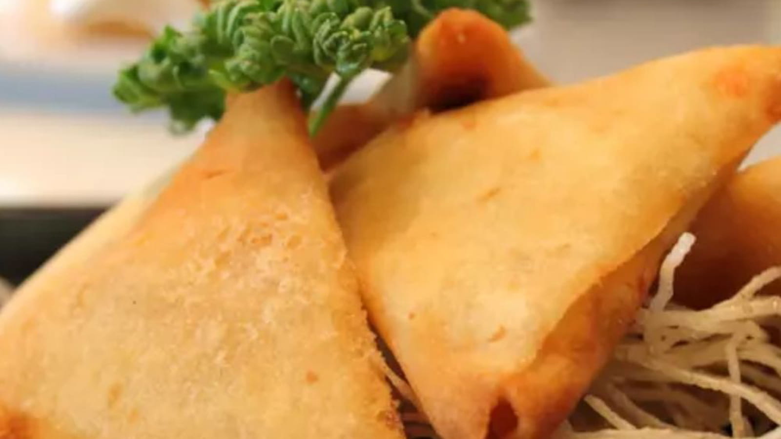 Samoussa au poulet et au curry