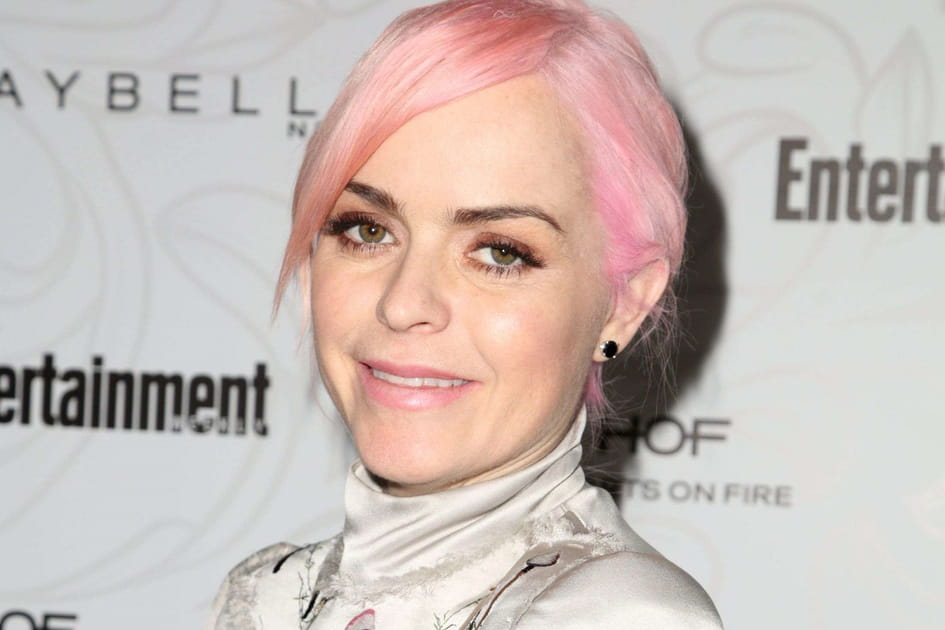 Les cheveux roses vifs de Taryn Manning