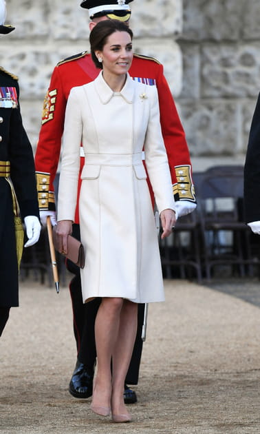 Kate Middleton en manteau blanc