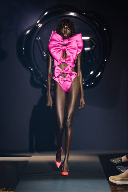 Body rose fuchsia à nœuds aperçu sur le défilé Viktor&Rolf haute couture