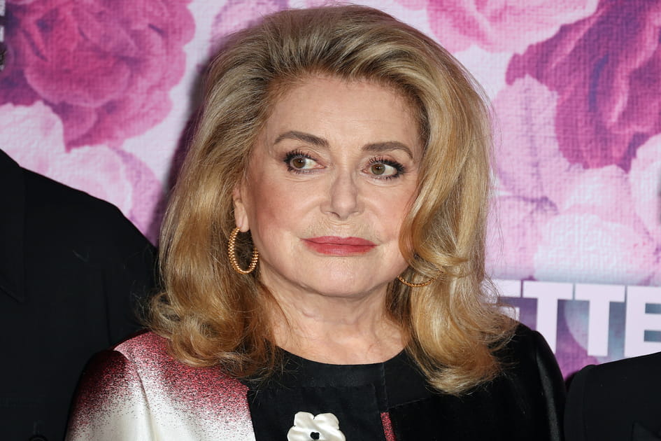 Les pommettes ros&eacute;es de Catherine Deneuve