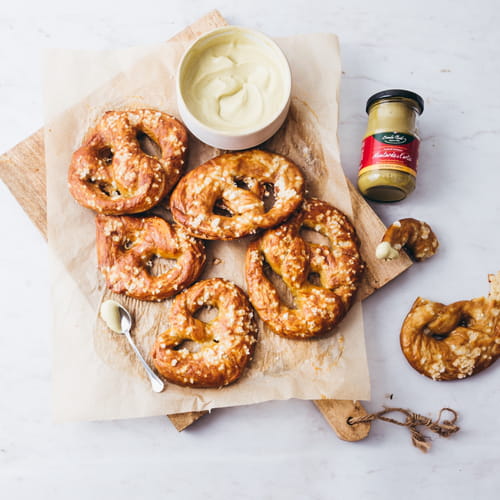 Bretzel sauce crémeuse à la moutarde