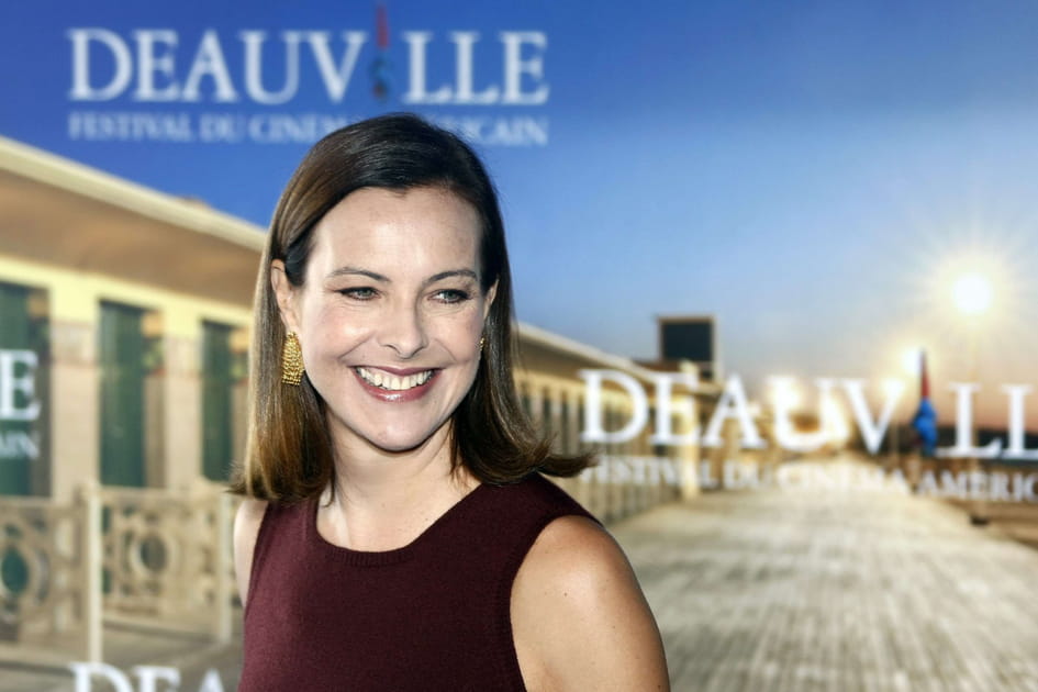 Carole Bouquet, s&eacute;duisante avec son look prune